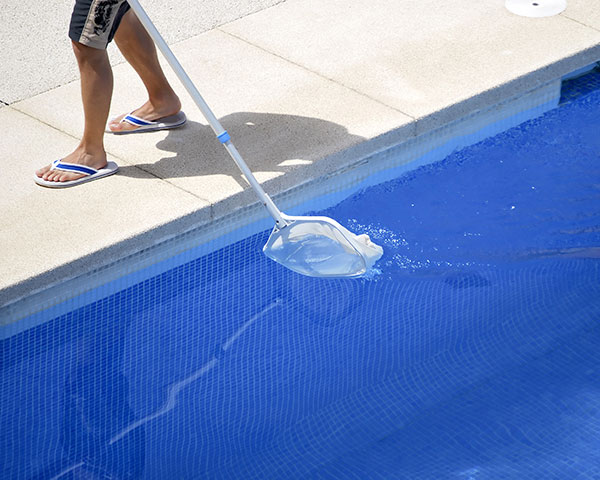 swimming pool cleaning services